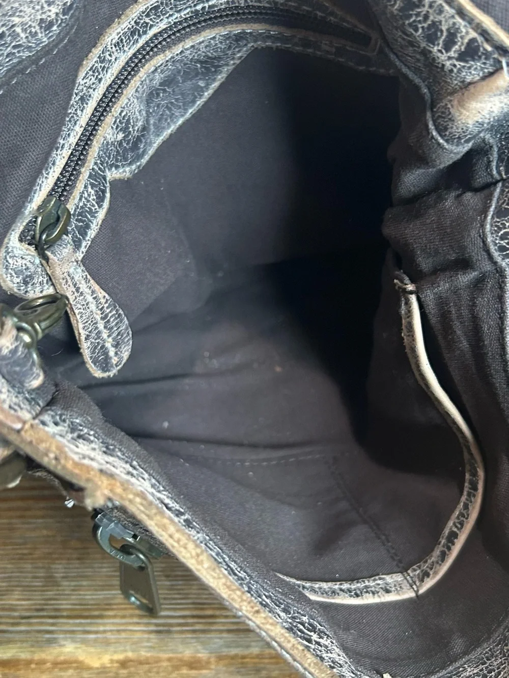 Vintage-Style Leather Crossbody Bag - Brown